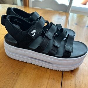 Nike Icon Platform Strap Sandals with Velcro Size 10 Women’s